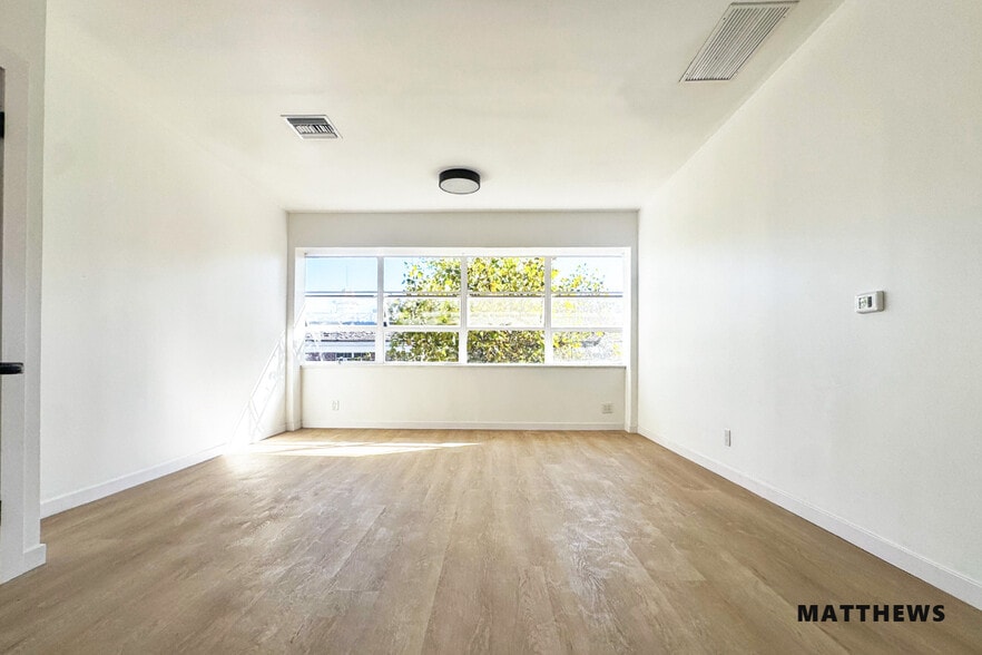 More Photos Of 195 S Beverly Dr, Beverly Hills Storefront For Lease