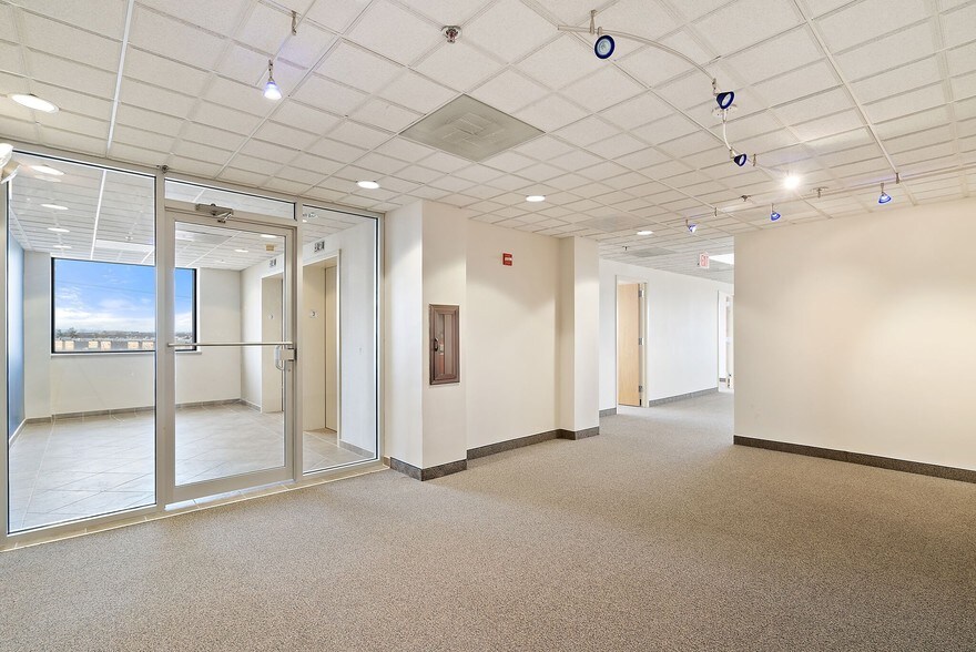 More Photos Of 4221 Walney Rd, Chantilly Office For Lease