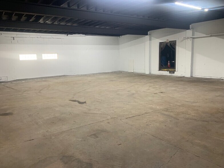 More Photos Of 453 E Euclid St, Salem Industrial For Sale