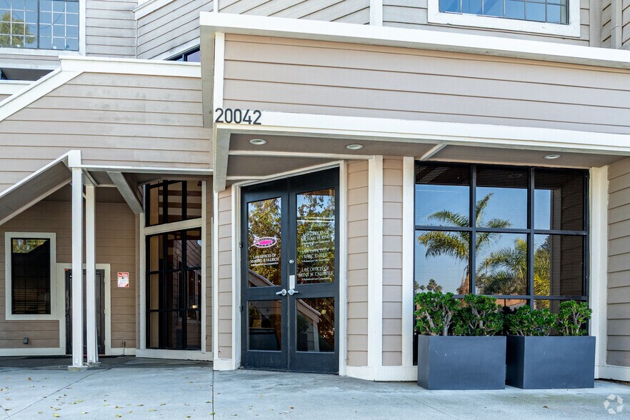 More Photos Of 20042 Beach Blvd, Huntington Beach Loft Creative Space For Sale