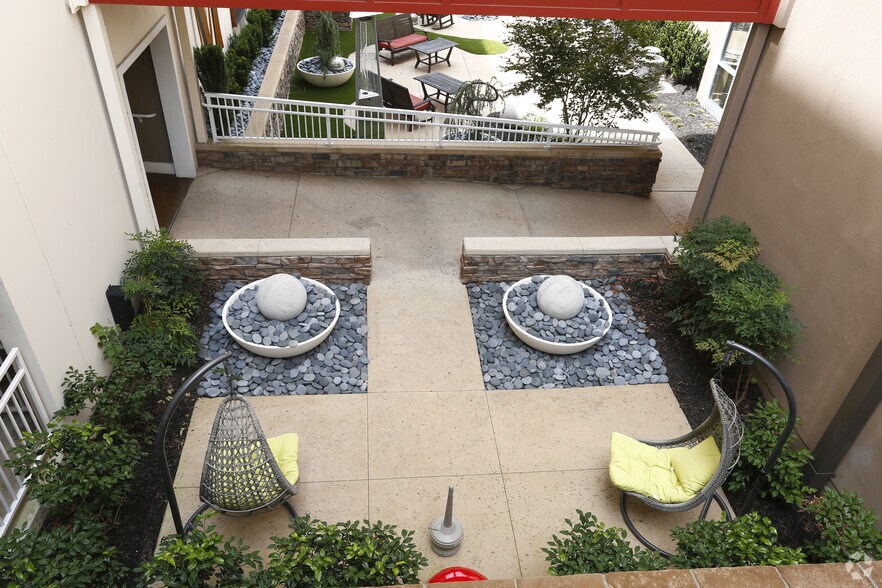 More Photos Of 900 E Six Forks Rd, Raleigh Apartments For Lease