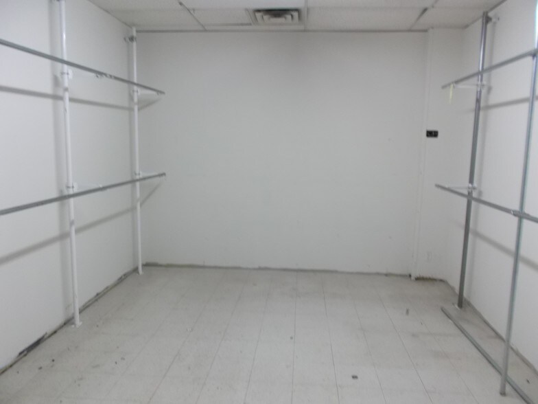 More Photos Of 735 Wonderland Rd N, London Freestanding For Lease