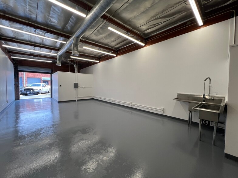 More Photos Of 7411 Laurel Canyon Blvd, North Hollywood Warehouse For Lease