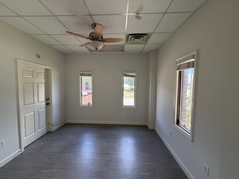 More Photos Of 7268 Peppermill Pky, Charleston Light Manufacturing For Lease