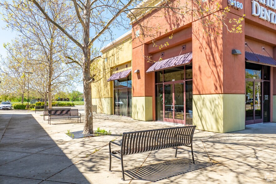 More Photos Of 9180 Harbour Point Dr, Elk Grove Freestanding For Lease