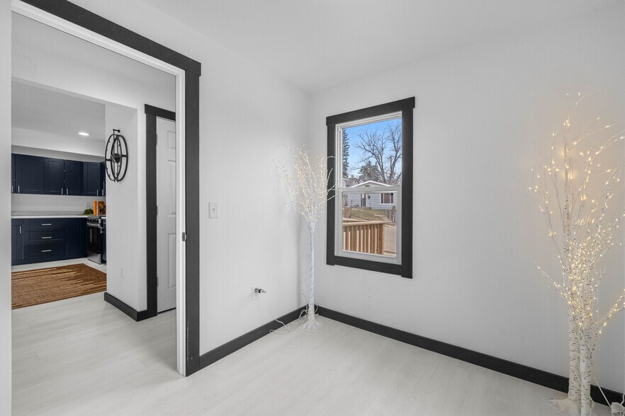 More Photos Of 1113 10th St NW, Minot Multifamily For Sale