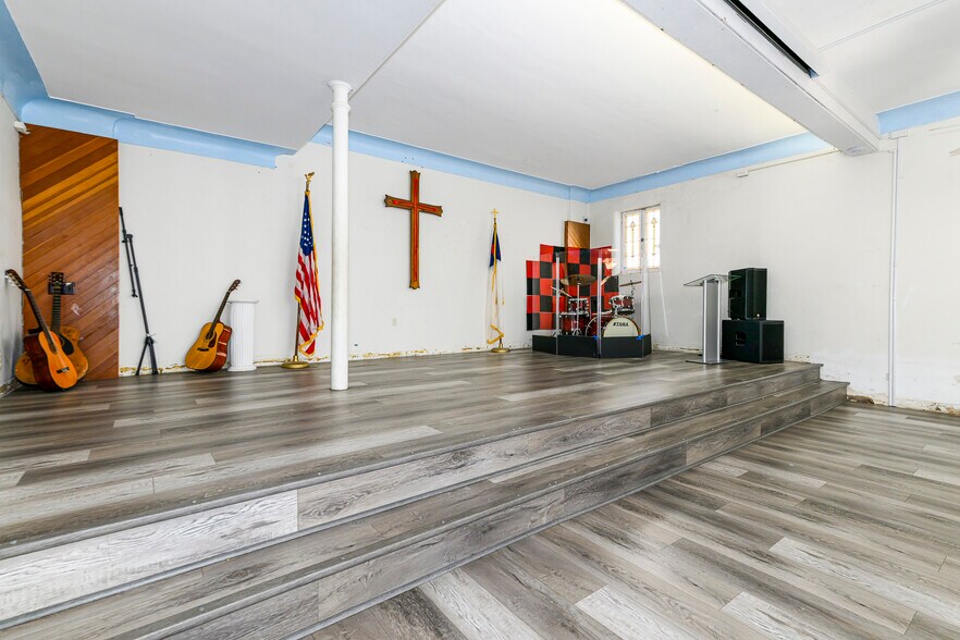 More Photos Of 4019 S Grand Blvd, Saint Louis Flex For Sale