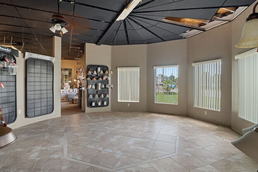 More Photos Of 5149 Mariner Blvd, Spring Hill Flex For Sale