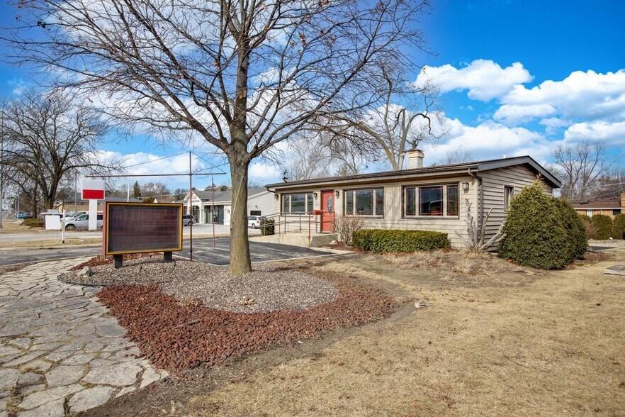 Primary Photo Of 1825 Roosevelt Rd, Wheaton Medical For Sale