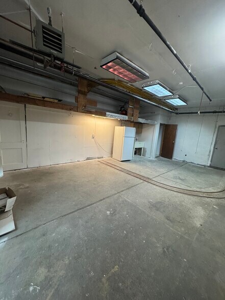 More Photos Of 140 Valley St, Tarrytown Warehouse For Lease