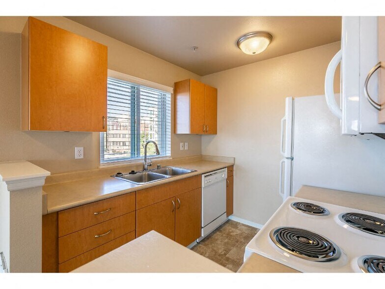 More Photos Of 315 1st Ave W, Seattle Apartments For Lease