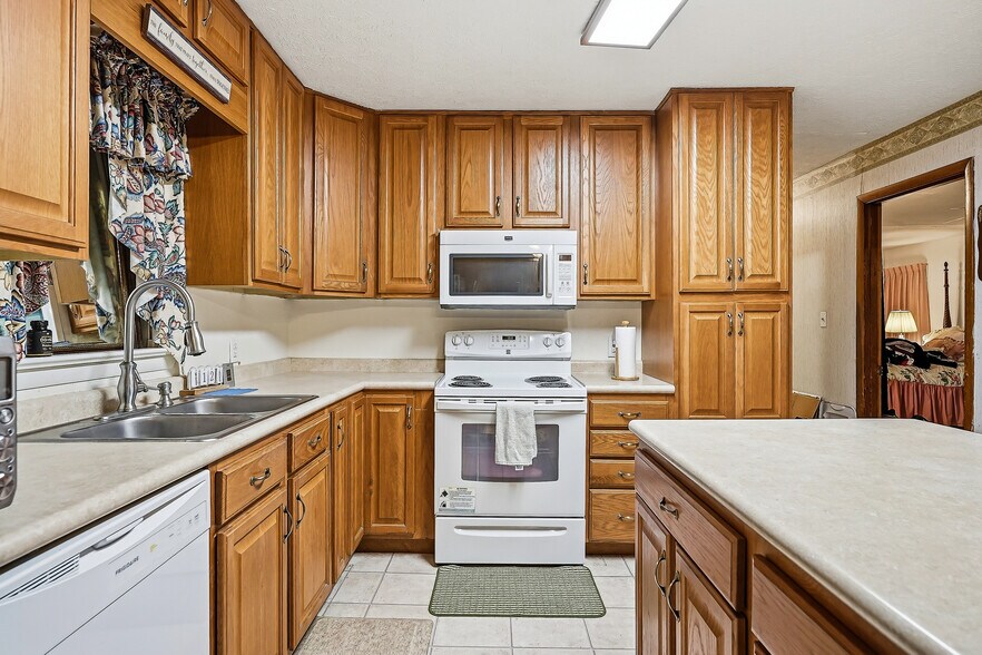 More Photos Of 2650 Cook Rd, Crossville Office For Sale