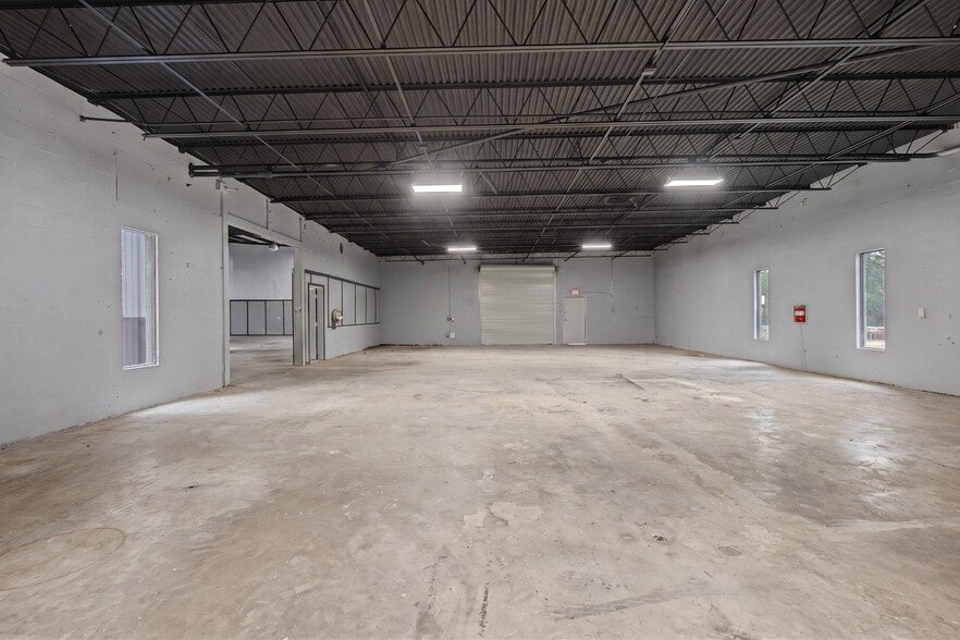 More Photos Of 7031 TX-75, Huntsville Manufacturing For Lease