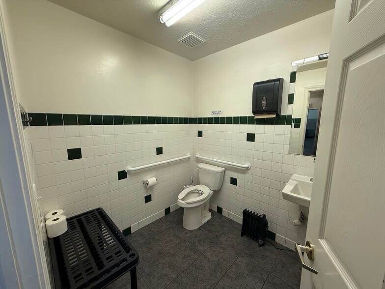 More Photos Of 930 N 1430 W, Orem Manufacturing For Lease