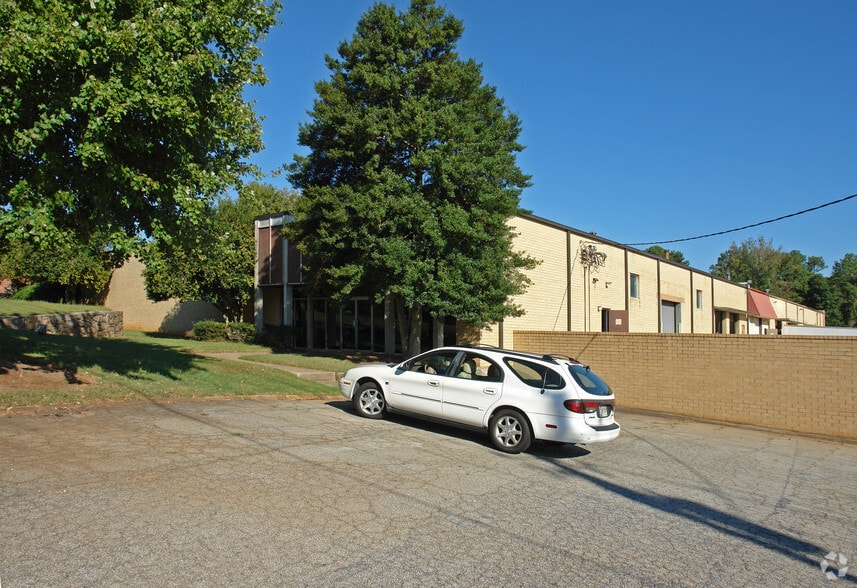 Primary Photo Of 5053 Chatooga Dr, Lithonia Warehouse For Sale