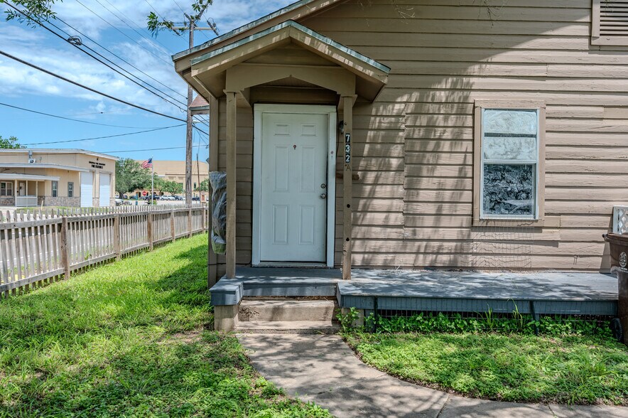 More Photos Of 732 W Alice Ave, Kingsville Multifamily For Sale