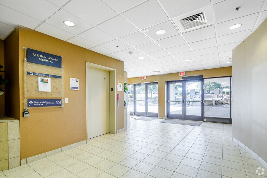 More Photos Of 4200 Fashion Square Blvd, Saginaw Medical For Lease