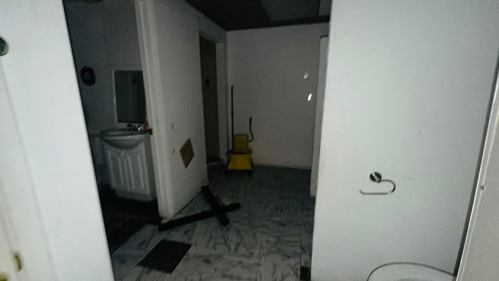 More Photos Of 109 W Midway Dr, Euless Medical For Sale