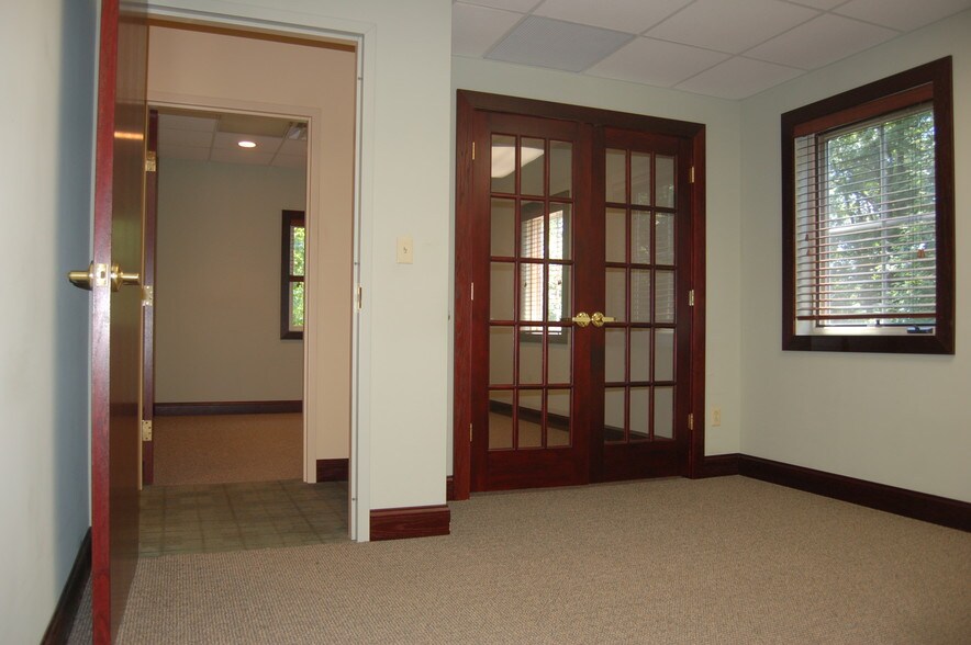 More Photos Of 1 Mill Ridge Ln, Chester Office For Lease
