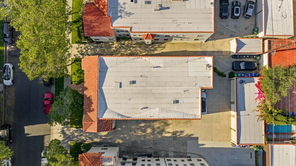 More Photos Of 320 N Sycamore Ave, Los Angeles Apartments For Sale