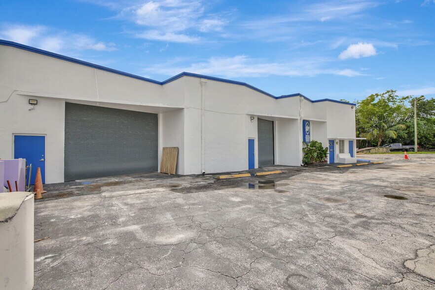 More Photos Of 15221 NE 21st Ave, Miami Warehouse For Sale
