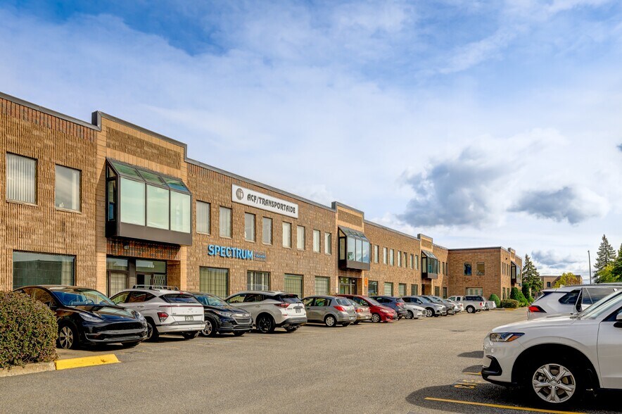 More Photos Of 601-623 Rue McCaffrey, Montréal Distribution For Lease