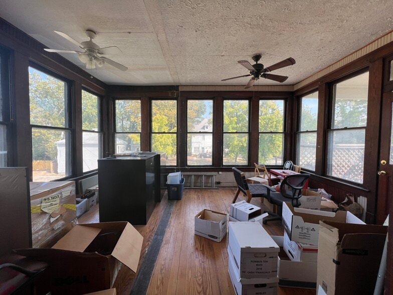 More Photos Of 320 East St, Memphis Office For Sale