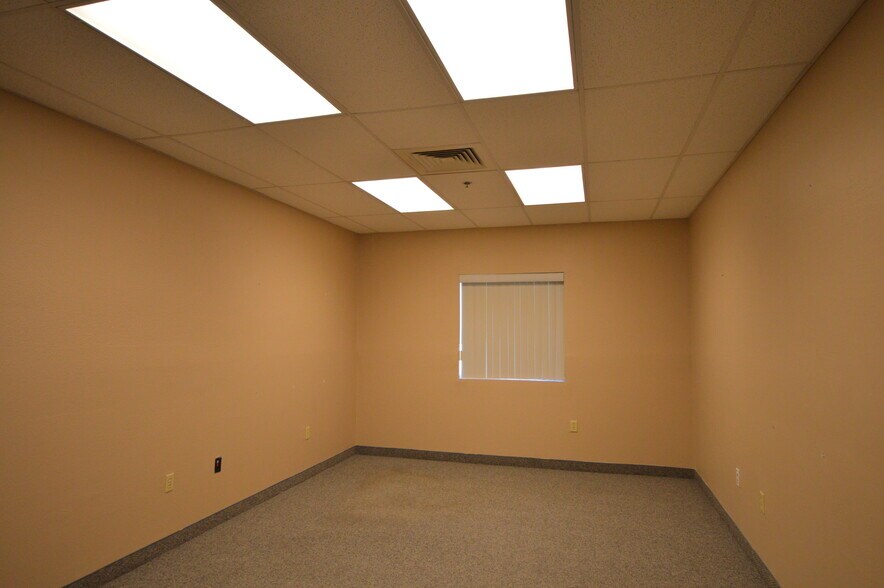 More Photos Of 3701 W Cambridge Ave, Phoenix Warehouse For Lease