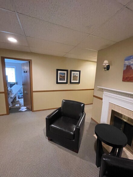 More Photos Of 655 Rockland Rd, Lake Bluff Office For Lease