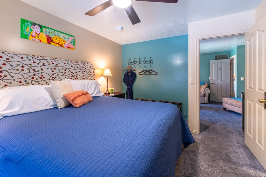 More Photos Of 29 Canyon View Dr, Springdale Hospitality For Sale