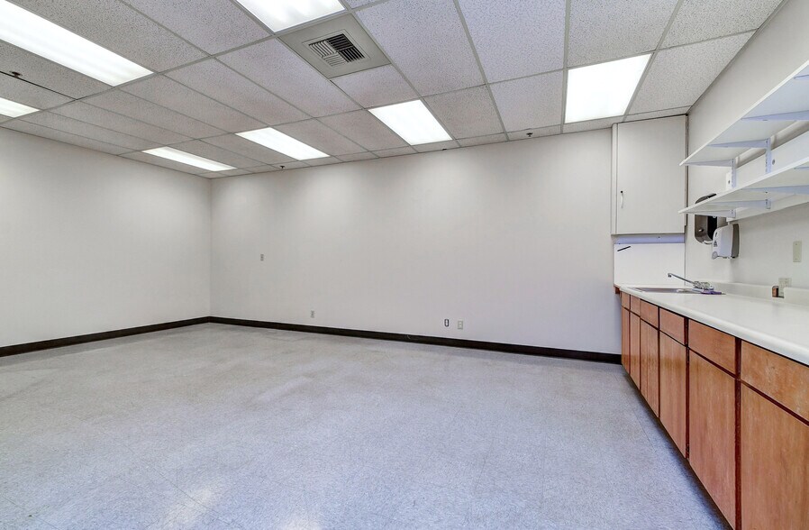 More Photos Of 3101 111th St SW, Everett Manufacturing For Lease