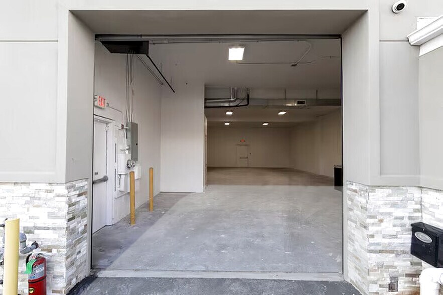 More Photos Of 700 Summa Ave, Westbury Distribution For Sale