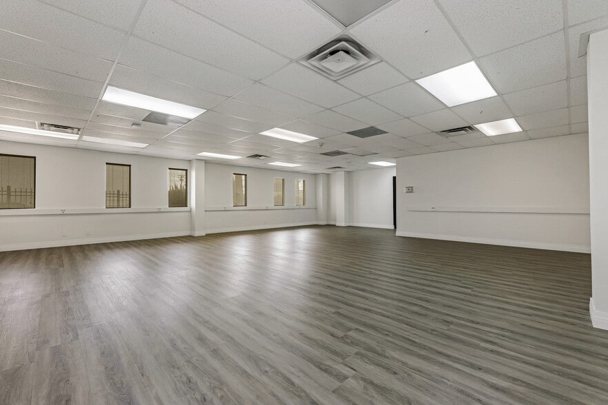 More Photos Of 15384 Arrow Blvd, Fontana Office For Lease