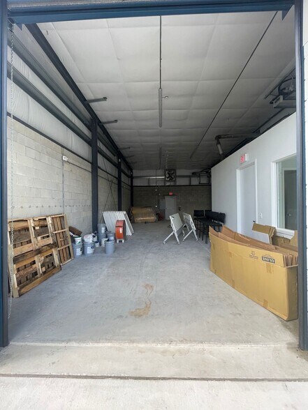 More Photos Of 1725 Kennedy Pt, Oviedo Industrial For Lease