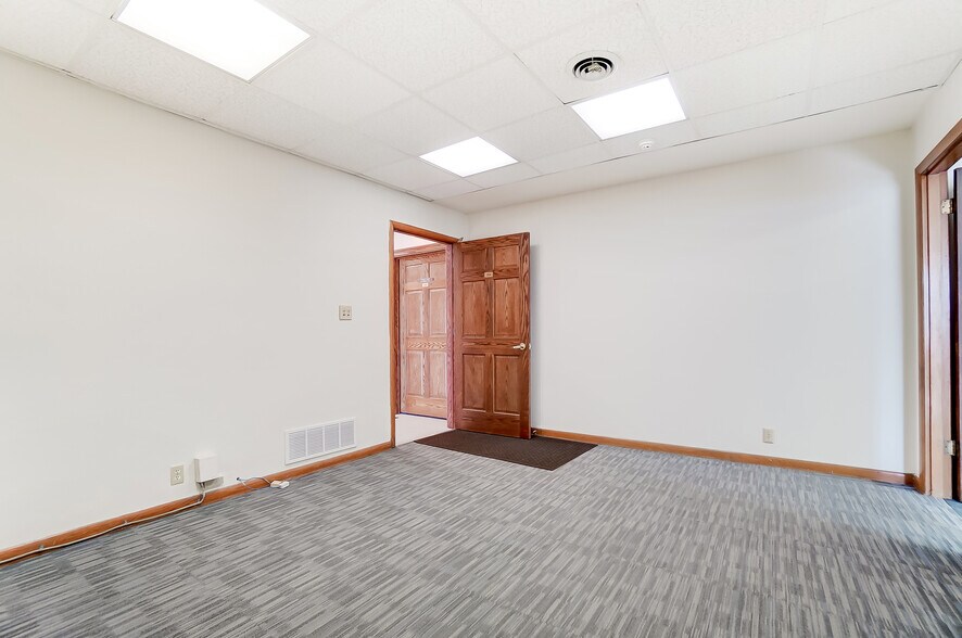 More Photos Of 112-120 N West St, Lima Storefront Retail Office For Lease