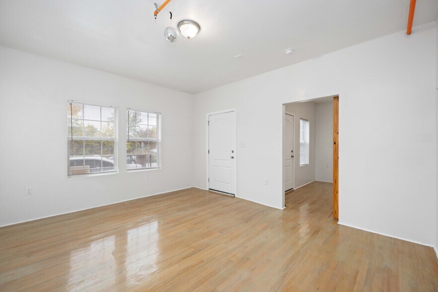 More Photos Of 2602 Isabella St, Houston Apartments For Sale