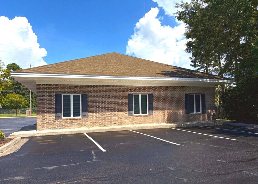 More Photos Of 413 W Montgomery Cross Rd, Savannah Office For Sale