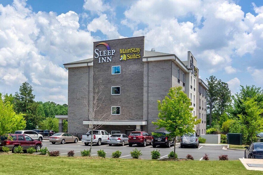 More Photos Of 3 Amlajack Blvd, Newnan Hotel For Sale