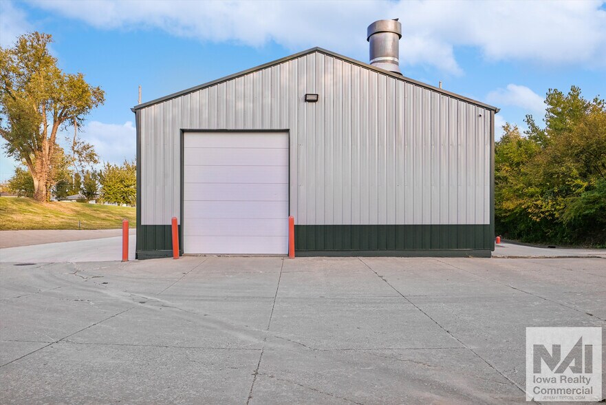 More Photos Of 1402 SW 18th St, Cedar Rapids Warehouse For Sale