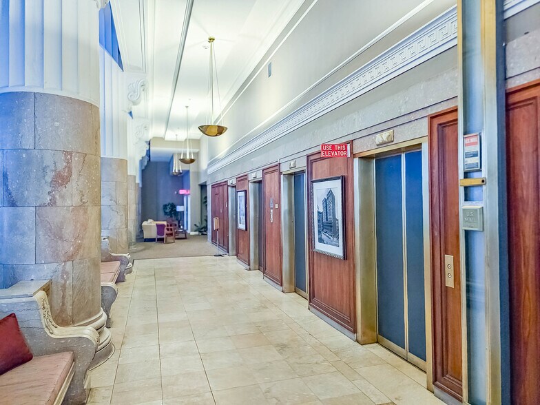 More Photos Of 1600 Farnam St, Omaha Apartments For Lease