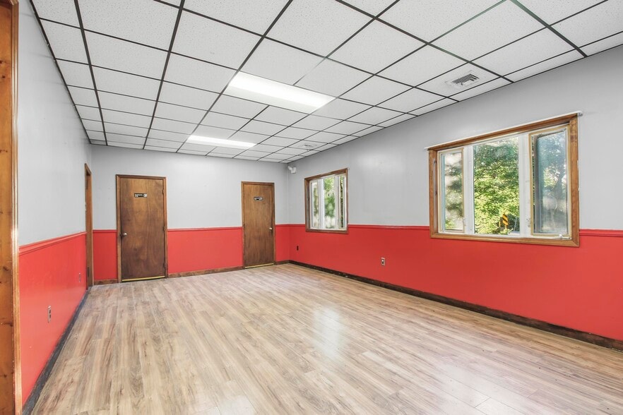 More Photos Of 116 Ringtown Blvd, Ringtown Flex For Sale