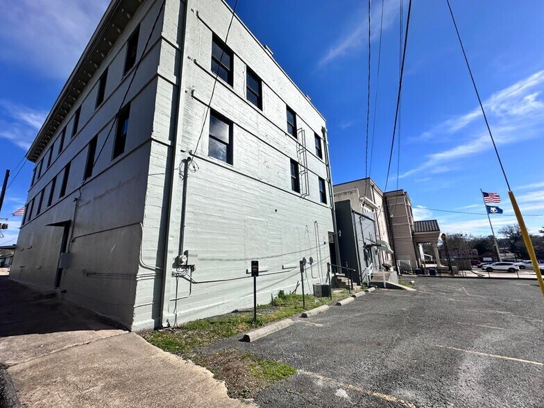 More Photos Of 200 S 3rd St, Leesville Hospitality For Sale