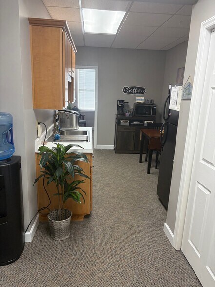 More Photos Of 1616 Roanoke Rd, Daleville Office For Lease