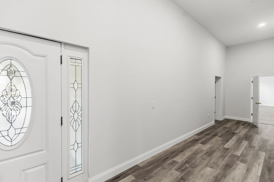 More Photos Of 2726 6th Ave W, Bradenton Serviced Offices For Sale