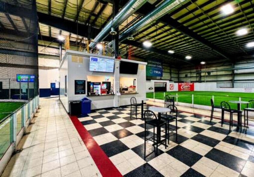More Photos Of 3601 145th St, Burnsville Sports And Entertainment For Lease