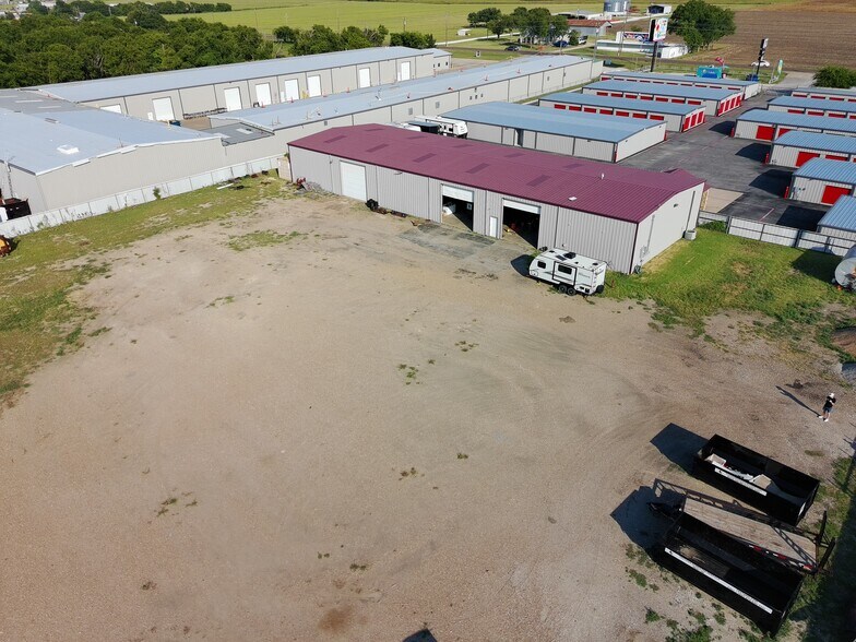 More Photos Of 1814 Fm-66, Waxahachie Warehouse For Lease
