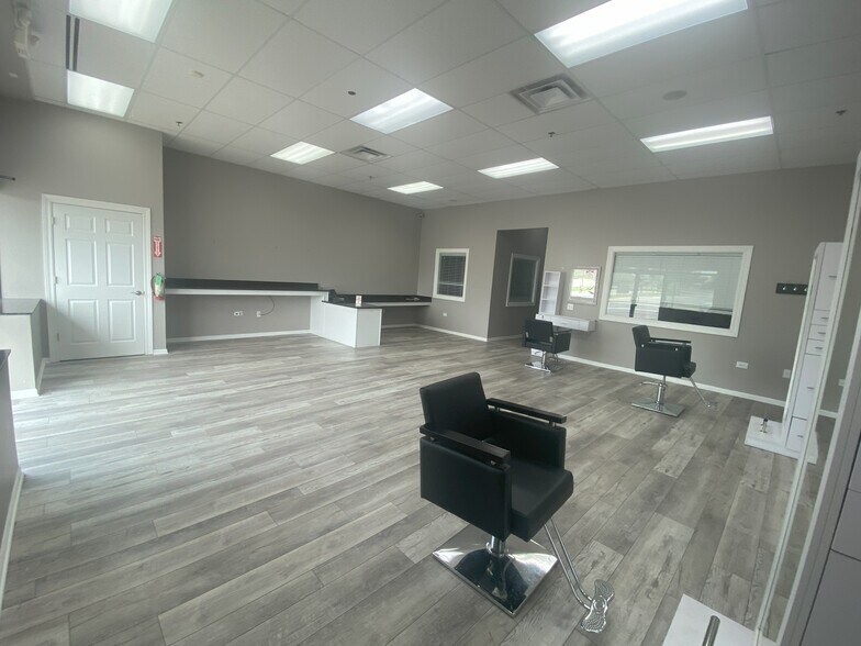 More Photos Of 2760 Aurora Ave, Naperville Storefront Retail Office For Lease