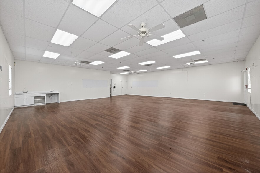 More Photos Of 8525 Queenston Blvd, Houston Freestanding For Sale