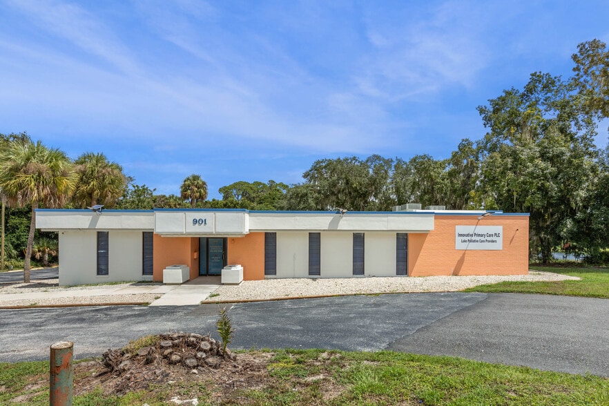 Primary Photo Of 901 N Grove St, Eustis Medical For Sale