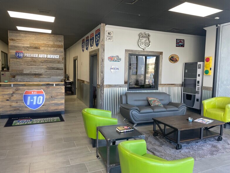 More Photos Of 4643 S 32nd St, Phoenix Warehouse For Lease